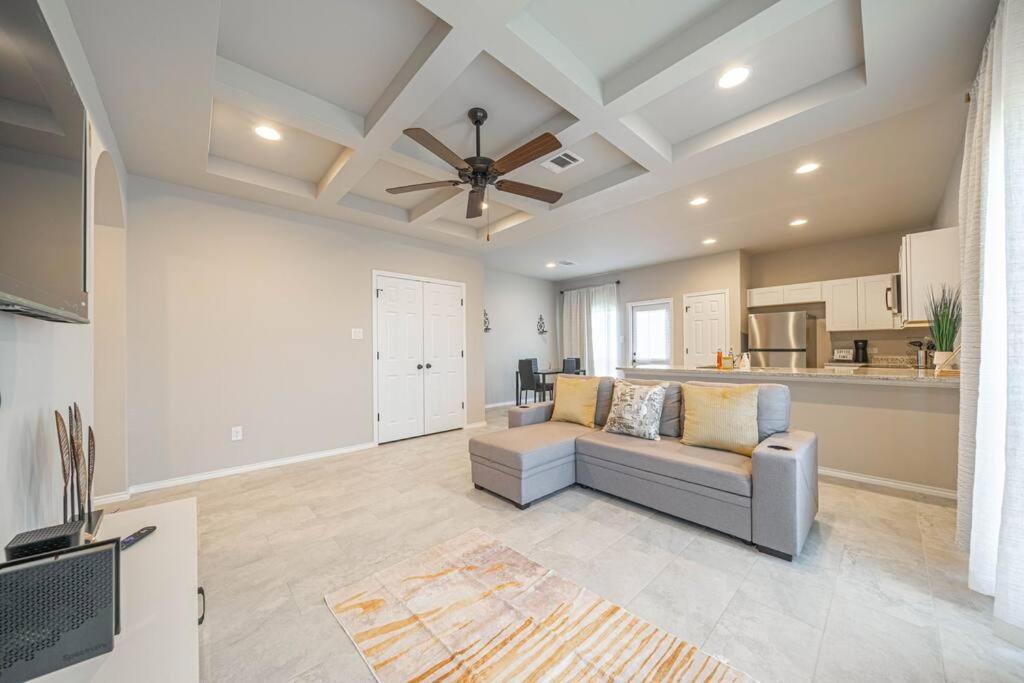 Gorgeous, Brand New 3 Bedrooms Home- Built 2024, Near Seaworld & Lackland Afb Сан Антонио Екстериор снимка