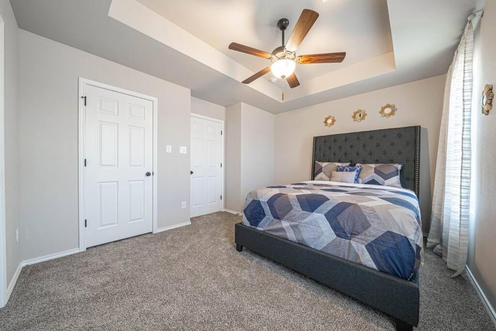 Gorgeous, Brand New 3 Bedrooms Home- Built 2024, Near Seaworld & Lackland Afb Сан Антонио Екстериор снимка