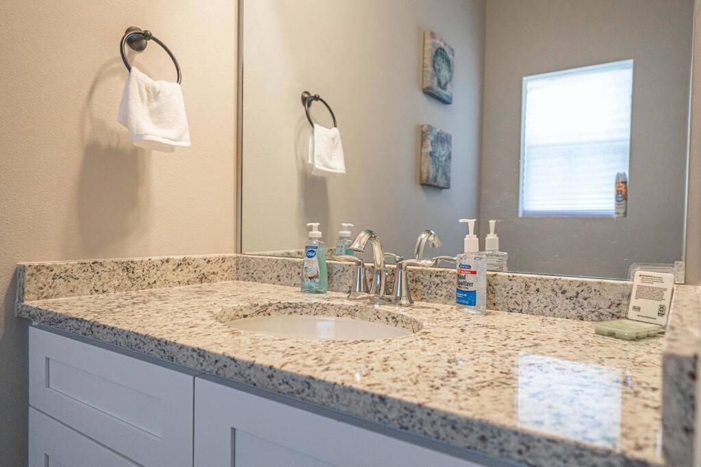 Gorgeous, Brand New 3 Bedrooms Home- Built 2024, Near Seaworld & Lackland Afb Сан Антонио Екстериор снимка