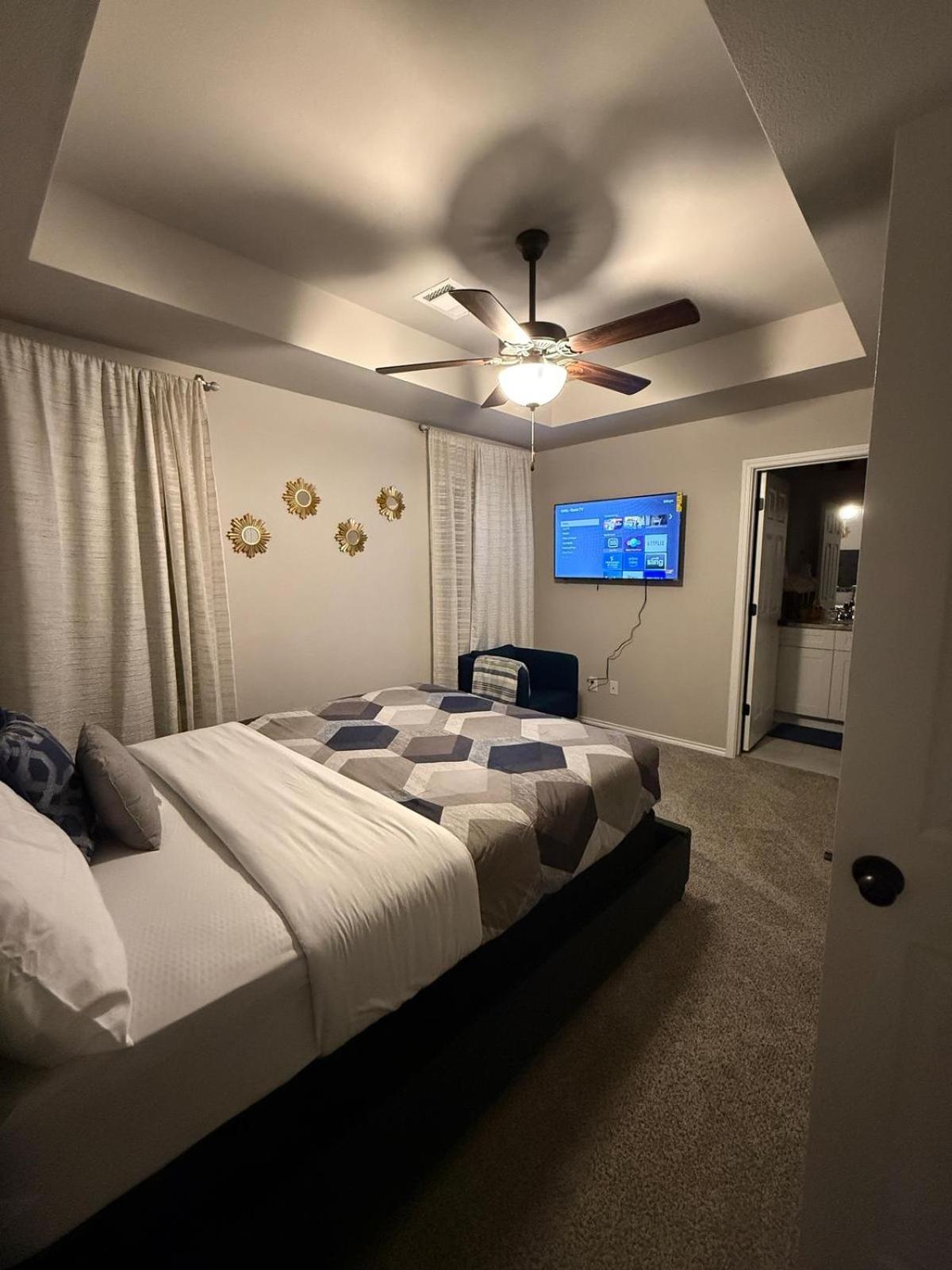Gorgeous, Brand New 3 Bedrooms Home- Built 2024, Near Seaworld & Lackland Afb Сан Антонио Екстериор снимка